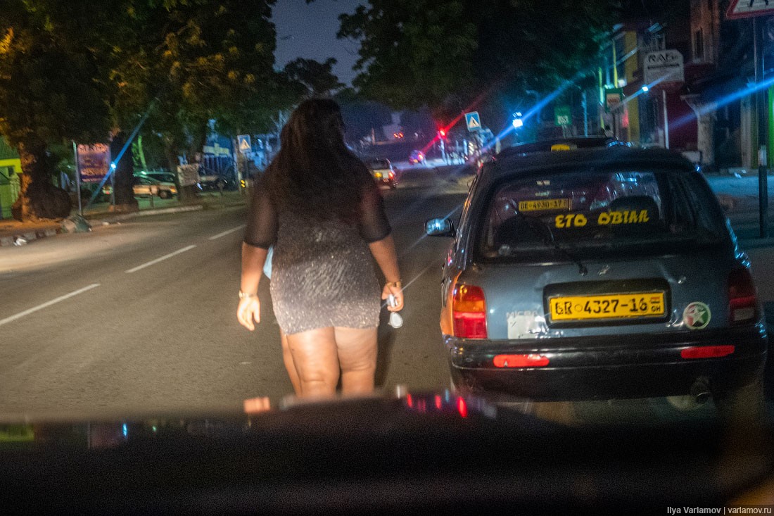 Гана проститутки шлюху ебут толпой в жопу