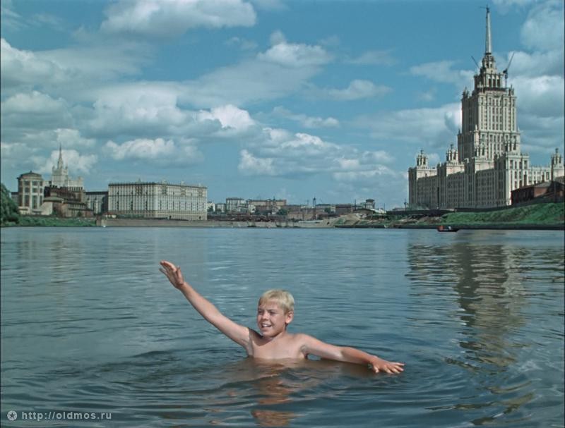 Почему нельзя купаться в Москве реке: основные опасности и последствия